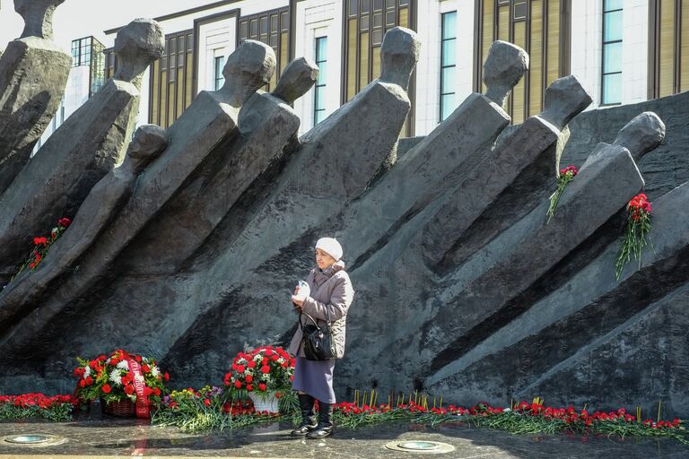 Памятник Трагедия народов на Поклонной горе