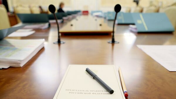 Перед началом совещания по экономическим вопросам в Доме правительства РФ.