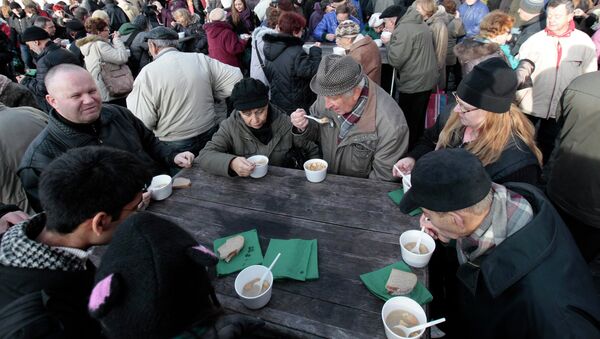 Мэр Праги в канун Рождества угощал всех желающих рыбным супом
