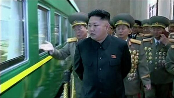 Ким Чен Ын посетил военную часть Корейской народной армии в годовщину провозглашения своего отца и предшественника Ким Чен Ира великим руководителем. Фото с места события