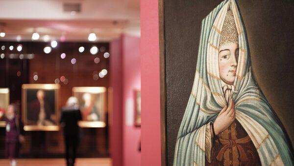 Портрет неизвестной в костюме Торолецкой купчихи на выставке Купеческий портрет в Государственном историческом музее в Москве