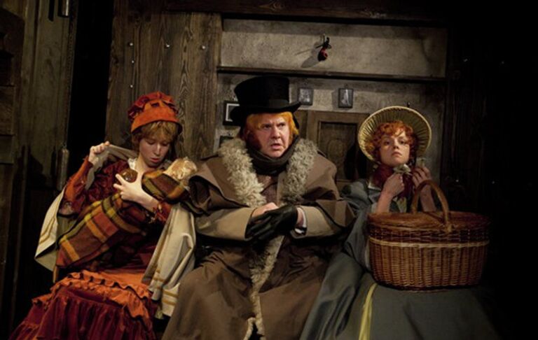 Сцена из спектакля Сверчок на печи Сцена из спектакля Сверчок на печи