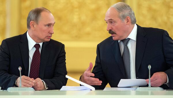 Президент России Владимир Путин (слева) и президент Белоруссии Александр Лукашенко, архивное фото