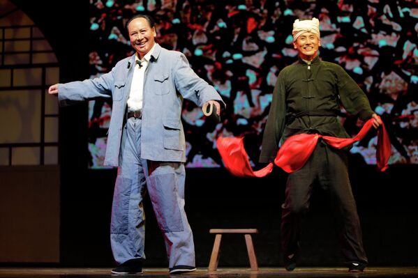 Театральная постановка ко дню рождения Мао Цзэдуна