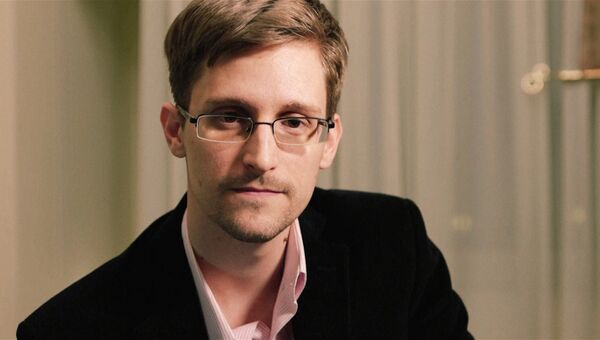 Сноуден поздравил всех с Рождеством и напомнил об охране частной жизни