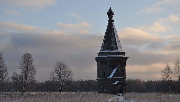 Заброшенная деревянная церковь в Архангельской области