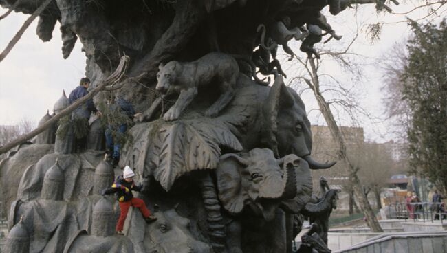 Скульптурная композиция Дерево Сказок