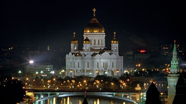 Вид на Храм Христа Спасителя и Москва-реку со стороны Кремля