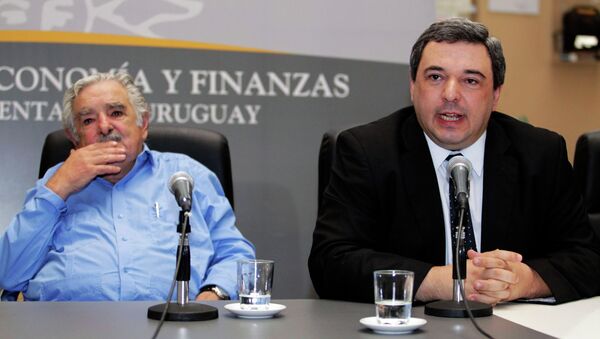 Президент Уругвая Хосе Мухика и министр экономики Марио Бергара
