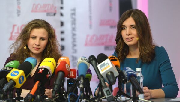 Участницы панк-группы Pussy Riot Мария Алехина (слева) и Надежда Толоконникова. Архивное фото