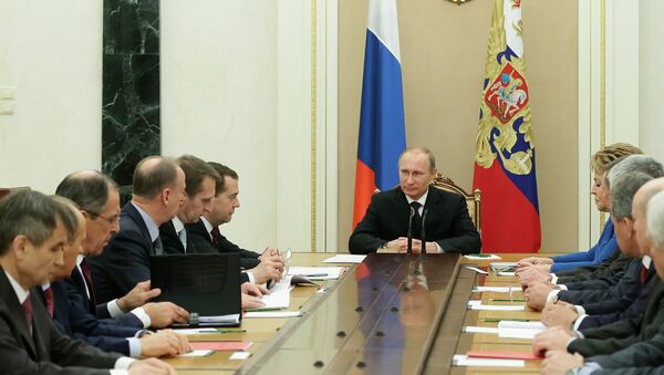 Владимир Путин проводит оперативное совещание Совбеза РФ. Фото с места события
