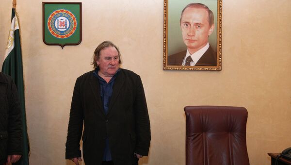 Гражданин РФ, французский актер Жерар Депардье в кабинете Ахмата Кадырова