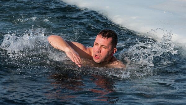 Открытие купального сезона у моржей во Владивостоке