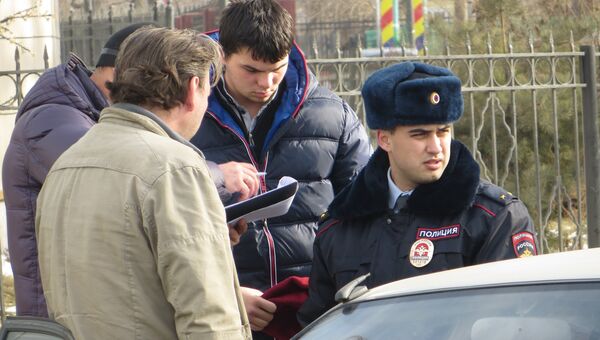 Таксиста-нелегала поймала на живца полиция Владивостока