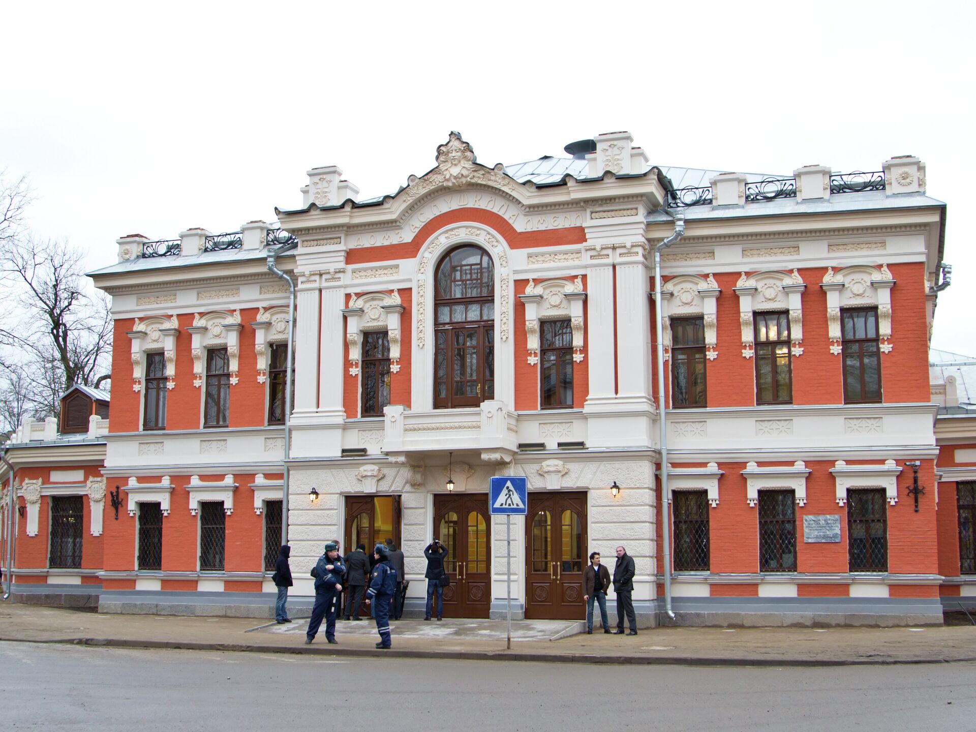 Мединский осмотрел Псковский драмтеатр после реставрации - РИА Новости,  01.03.2020