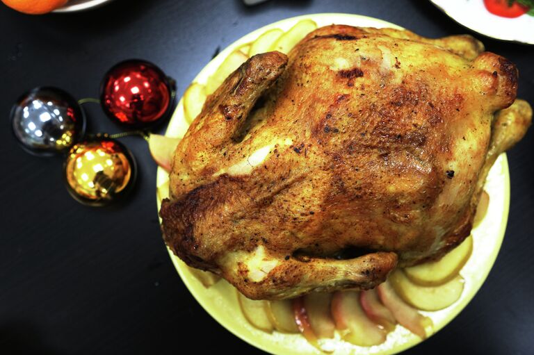 Идеи новогоднего стола. Курица в яблоках. 