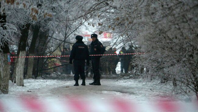 Полиция на месте взрыва в троллейбусе в Волгограде, архивное фото