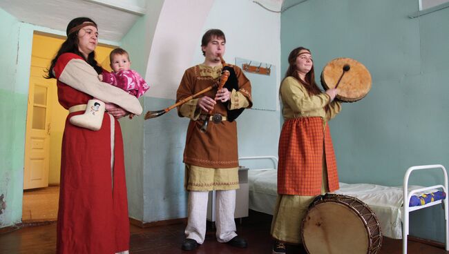 Волонтеры в доме престарелых