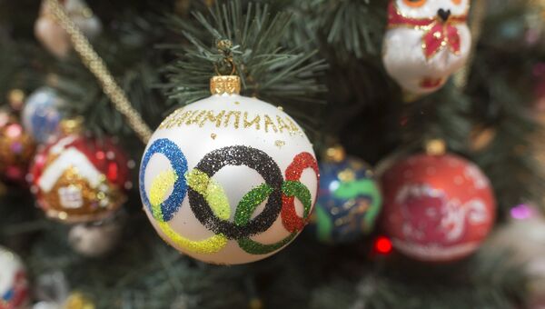 Елочное украшение с символикой Олимпийских игр. Архивное фото