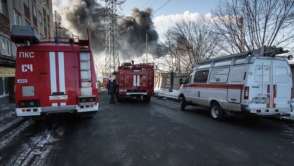 Пожар на складе шиномонтажа во Владивостоке