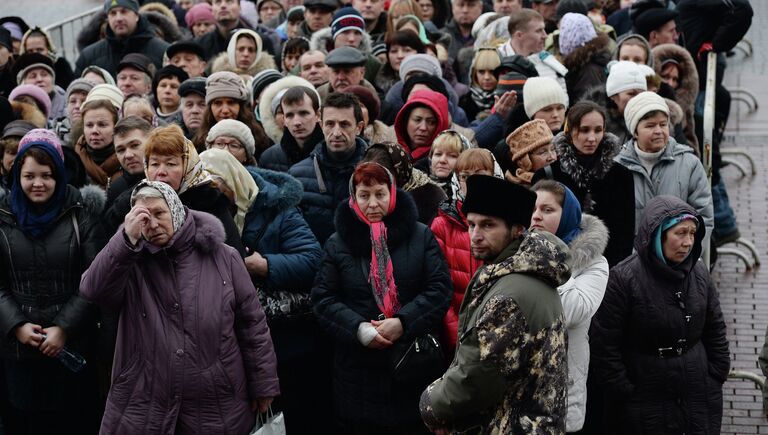 Очередь верующих к Дарам волхвов