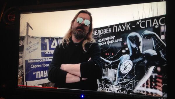 Сергей Паук Троицкий сообщает о предвыборных планах в Новосибирске, кадр из видео