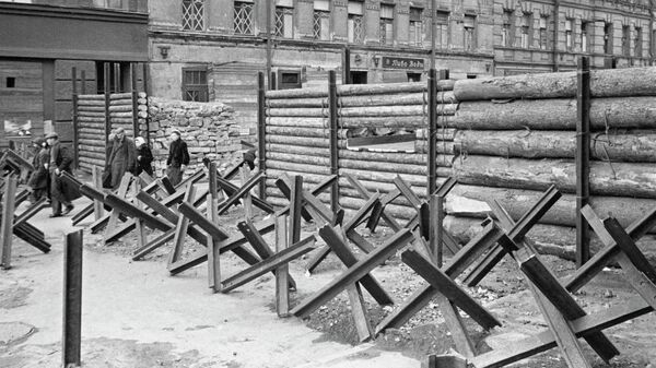 Противотанковые ежи, надолбы и баррикады в Ленинграде
