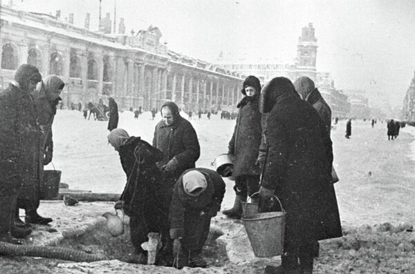 Зимой в блокаду на Невском