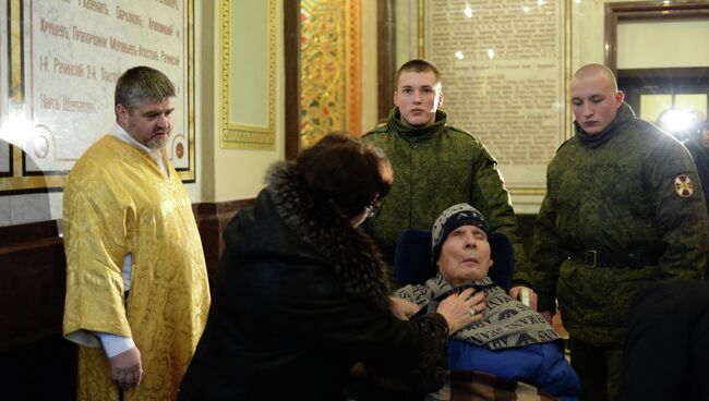 Генерал Анатолий Романов в храме Христа Спасителя в Москве
