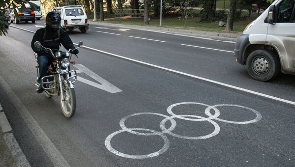 Разметка на выделенных полосах для олимпийского транспорта в Сочи