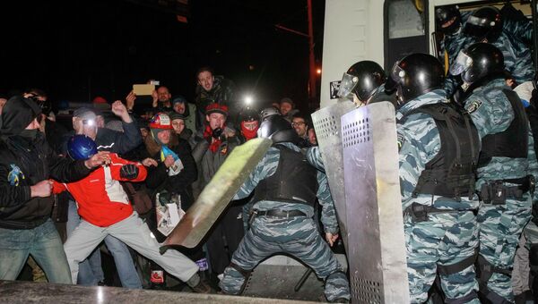 Столкновения между демонстрантами и правоохранителями у здания суда в Киеве. Фото с места события