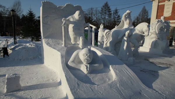 Композиция Доплывем до Сочи (Омск), получившая приз мэра Новосибирска на Сибирском фестивале снежной скульптуры.