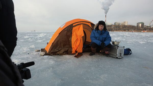 Южнокорейские студенты сняли на льду Амурского залива во Владивостоке кино про ледниковый период. Фото с места события