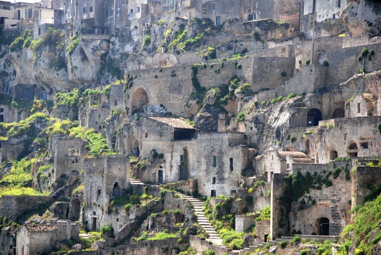 Слоеный пирог скальных жилищ Слоеный пирог скальных жилищ