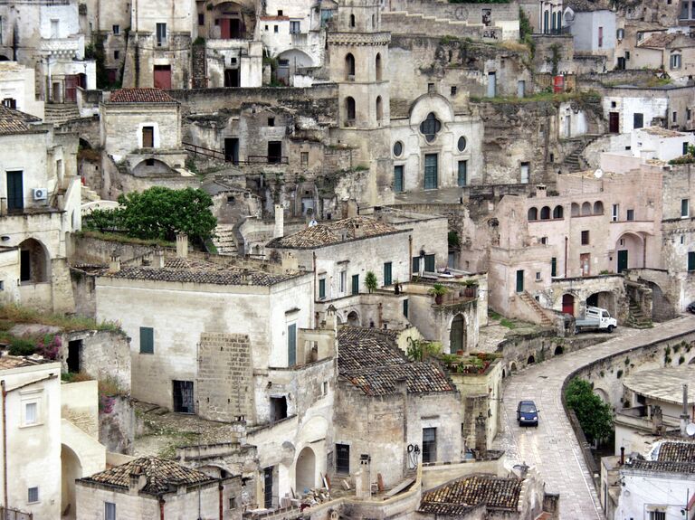 Невообразимая путаница из кривых переулков и крутых лестниц Невообразимая путаница из кривых переулков и крутых лестниц