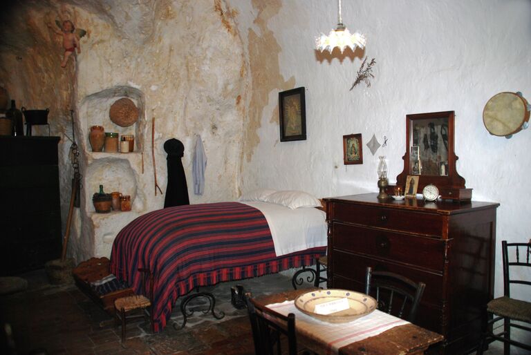 Аскетичная обстановка Аскетичная обстановка