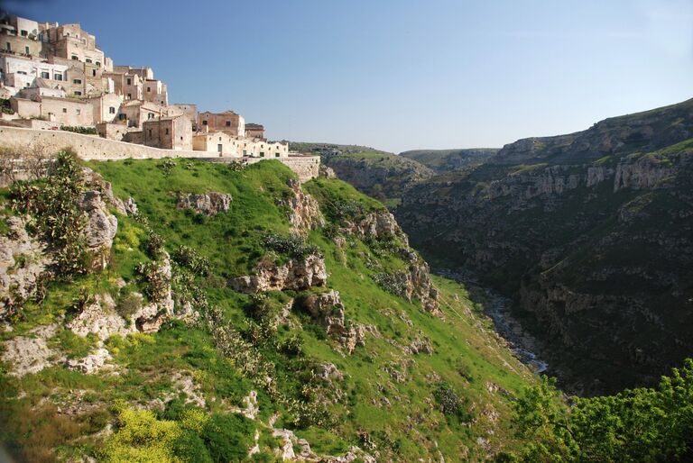 Прежде служивший пристанищем для нечистот каньон Прежде служивший пристанищем для нечистот каньон