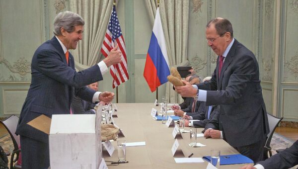 Джон Керри и Сергей Лавров во время встречи в Париже