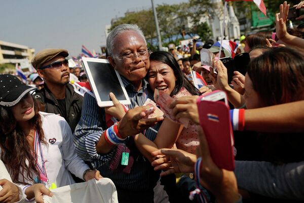 Лидер протеста Сузэп Тхауксубан во время митинга в Бангкоке