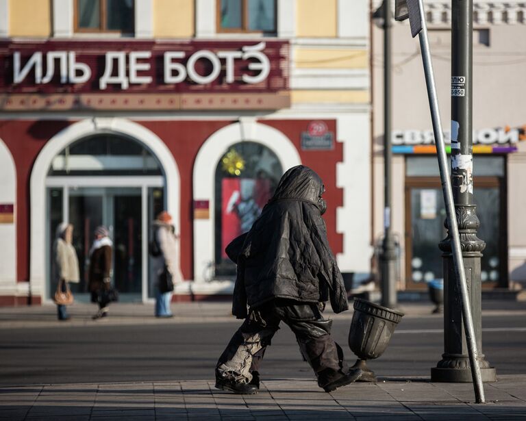 Владивостокских бомжей обморожение не пугает: это же отличный повод отправиться в карете скорой помощи на зимовку в теплую больничку.