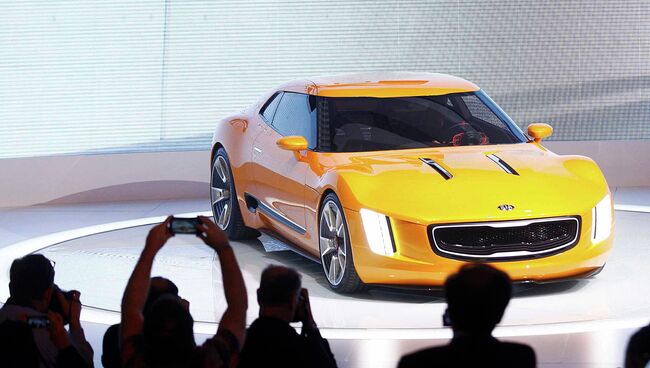 Автомобиль Kia GT4 Stinger на автосалоне в Детройте 2014