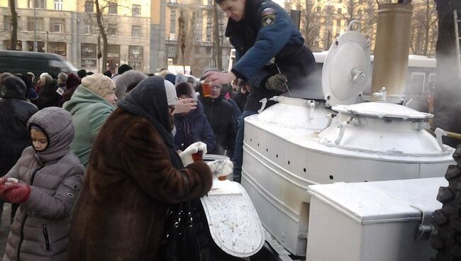 Петербуржцы в ожидании прибытия Даров волхвов