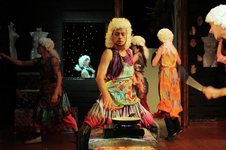 Сцена из спектакля Слуга двух господ