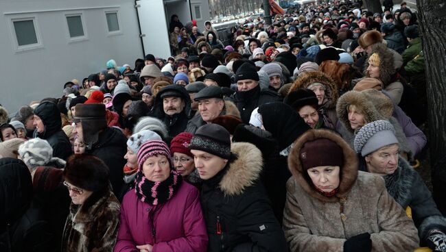 Очередь к Дарам волхвов в Петербурге. Фото с места события