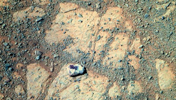 Странный камень появился рядом с марсоходом Opportunity. Он виден на снимке, сделанном на сол 3540. Архивное фото