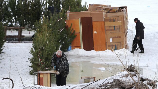 Несанкционированные крещенские купели устраивают на Волге в Самаре, фото с места события Несанкционированные крещенские купели устраивают на Волге в Самаре, фото с места события