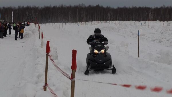 Гонки на снегоходах прошли в Новосибирске