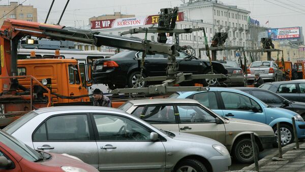 Эвакуация автомобилей на Зубовском бульваре. Архивное фото