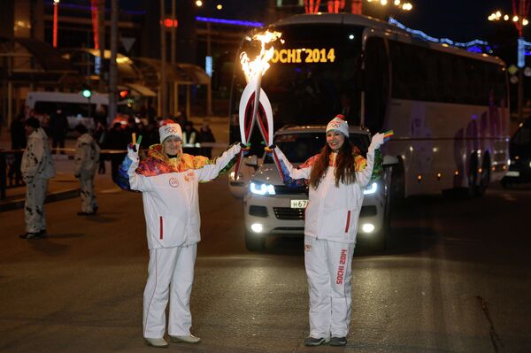 Собственный корреспондент РИА Новости Ульяна Гребенникова во время эстафеты Олимпийского огня в Белгороде.
