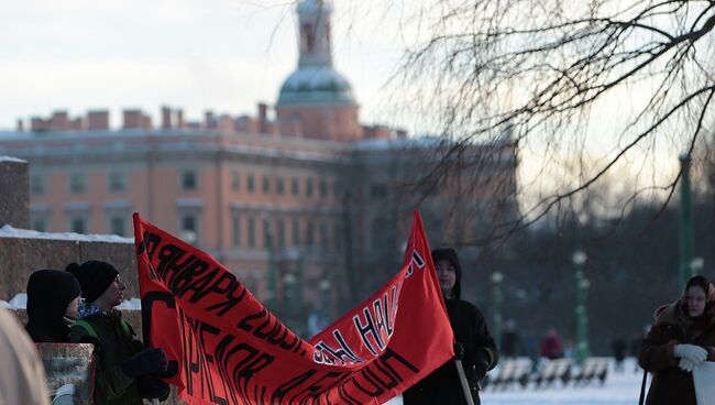 Акция памяти об убитых Маркелове и Бабуровой на Марсовом поле в Петербурге. Фото с места события